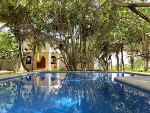 Enjoy the tropical private swimming pool