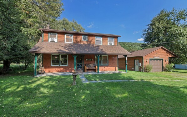 Your "quiet getaway" on the majestic Delaware River