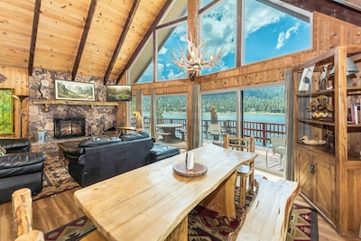 Spectacular Lakefront With Hot Tub And Dock At A Spectacular Price!
