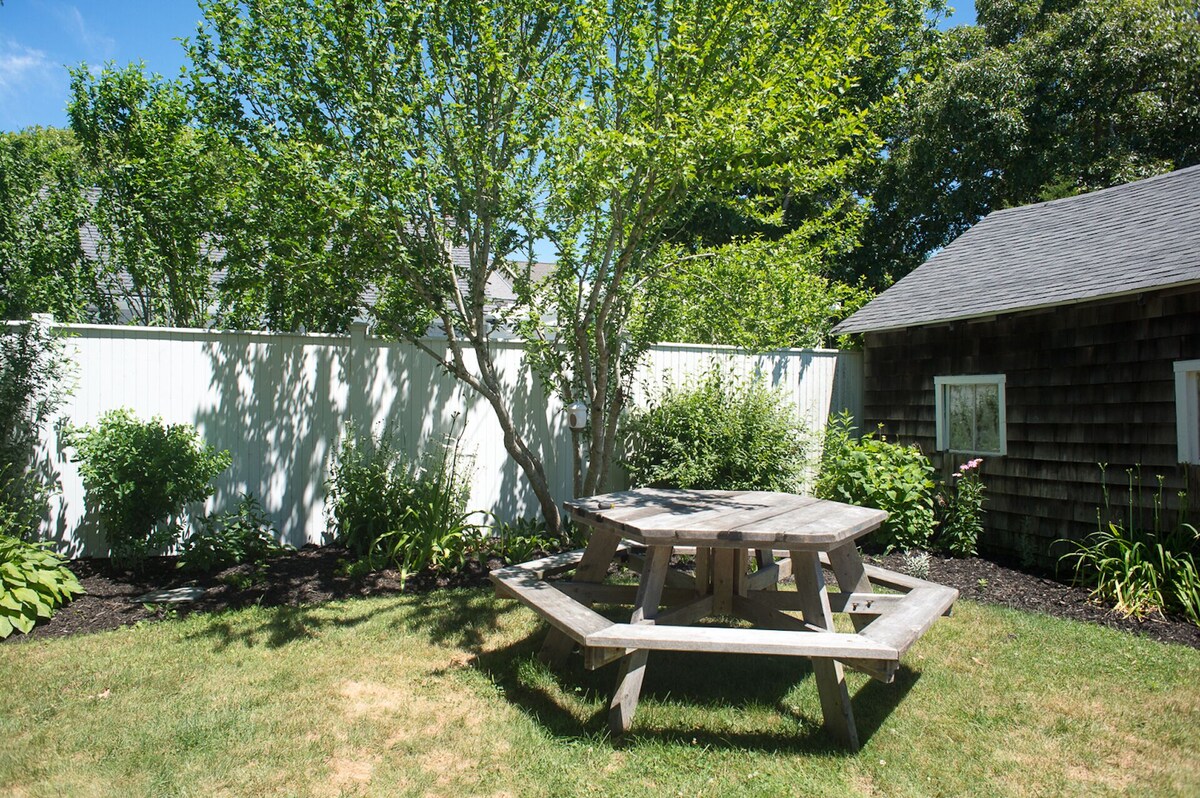Last minute deal – walk to the beach – 4 bedroom – super cute!