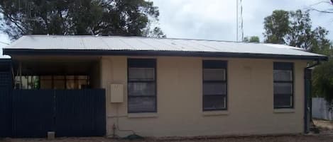 Port Hughes 3 bedroom shack