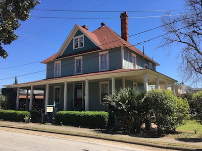 Room in a beautiful historic home near scenic downtown and waterfront