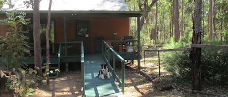 Chalet 1 with ramp and dog yard. Wheelchair friendly bathroom and facilities.