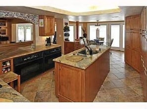 Magnificent cathedral ceiling kitchen w/ granite counters and builtin doubleoven