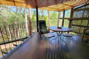Sit, lounge, BBQ, watch wildlife.