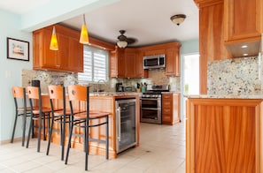 Gourmet Kitchen w/ custom Cedar Cabinets & Granite Counter Tops & Backsplash 