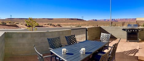 Front courtyard with view of the Vermillion Cliffs