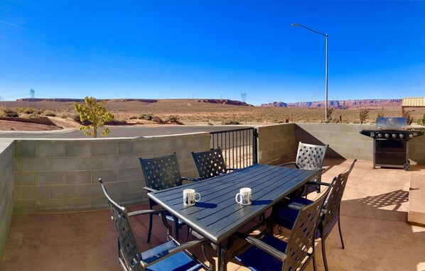 Front courtyard with view of the Vermillion Cliffs