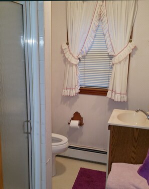 2nd fl bath. with shower