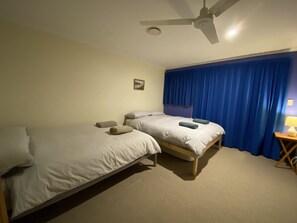 Bedroom 3
Queen bed, double bed and TV.
