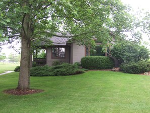 Cottage side yard