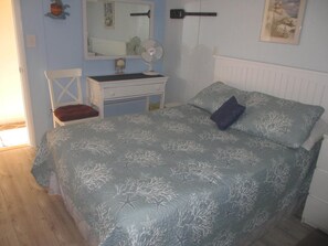 Oh yes.... the blue room with an ocean feel. 2 beds in this room.