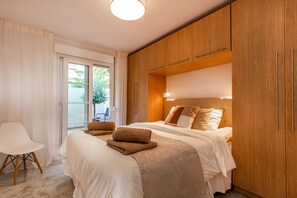 Sleep well and tight in this luxury bed -- Sea views apartment by Puerto Banus, 