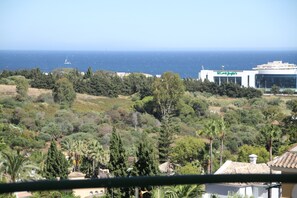 Holiday Apartment in Senorio de Aloha with Sea views