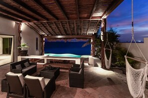 outdoor living room
