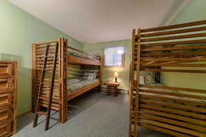 2 sets of bunk beds (sleeps 4)