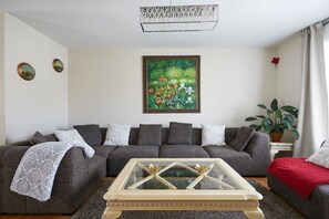 Spacious living room