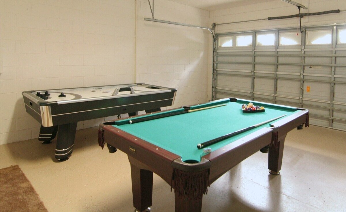 Family Memories. AC.Cable TV. Free WiFi. Private fenced Pool. Game Room