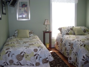 bedroom 2 has 1 comfy twin plus a comfy full bed/flat screen here too!