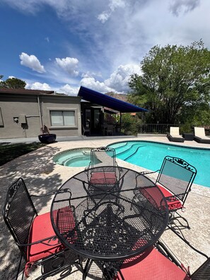 Another pic looking back to the shaded sitting area. Extra table and chairs.
