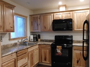 Lovely kitchen with everything you need to prepare a great meal.