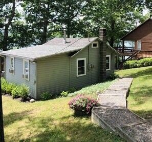 Steps down to cottage from parking area.