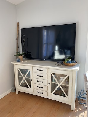 65" Smart TV