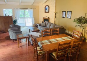Living room and dining table (6 seats)
