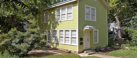 Historic Aldridge Place Guest Apartment