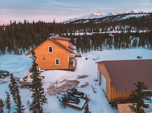 Bear Cabin with Garage and View of Alaskan Range