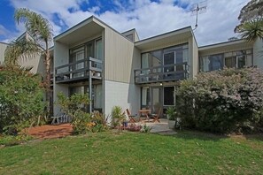 Ocean Breeze, a Mollymook Beach original holiday destination!