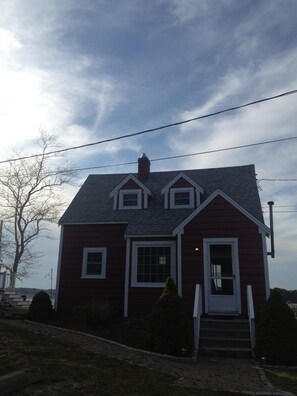 Tom Thumb Cottage at 25 Old Main Dennis