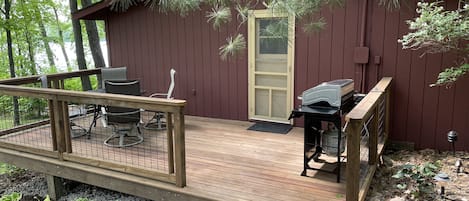 New deck, grill, & table. Perfect for relaxing in the shade or dining.