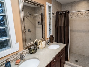 Ensuite bathroom adjoining main bedroom upstairs