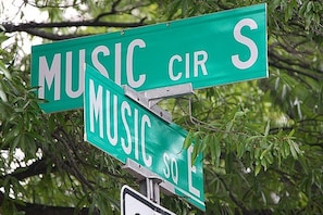 11 Music Square EAST, Nashville TN