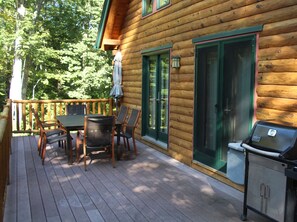 Outdoor dining area and Weber grill on the side deck