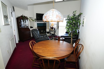 Family-friendly Victorian Chalet, 3 Levels With Pool Table