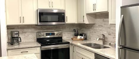 Newly remodeled kitchen!  Beautiful granite counters, quartz backsplash, etc. 