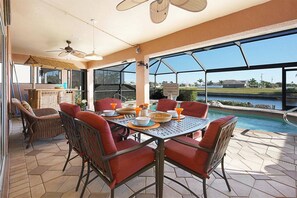 Eating area by Pool