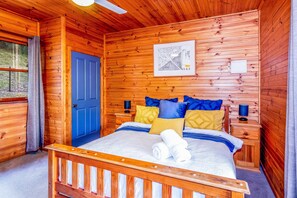 Bedroom 2 - Queen bed and also a set of single bunk beds