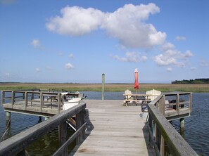 Fish, crab, sunbathe, swim or boat on Richardson Creek