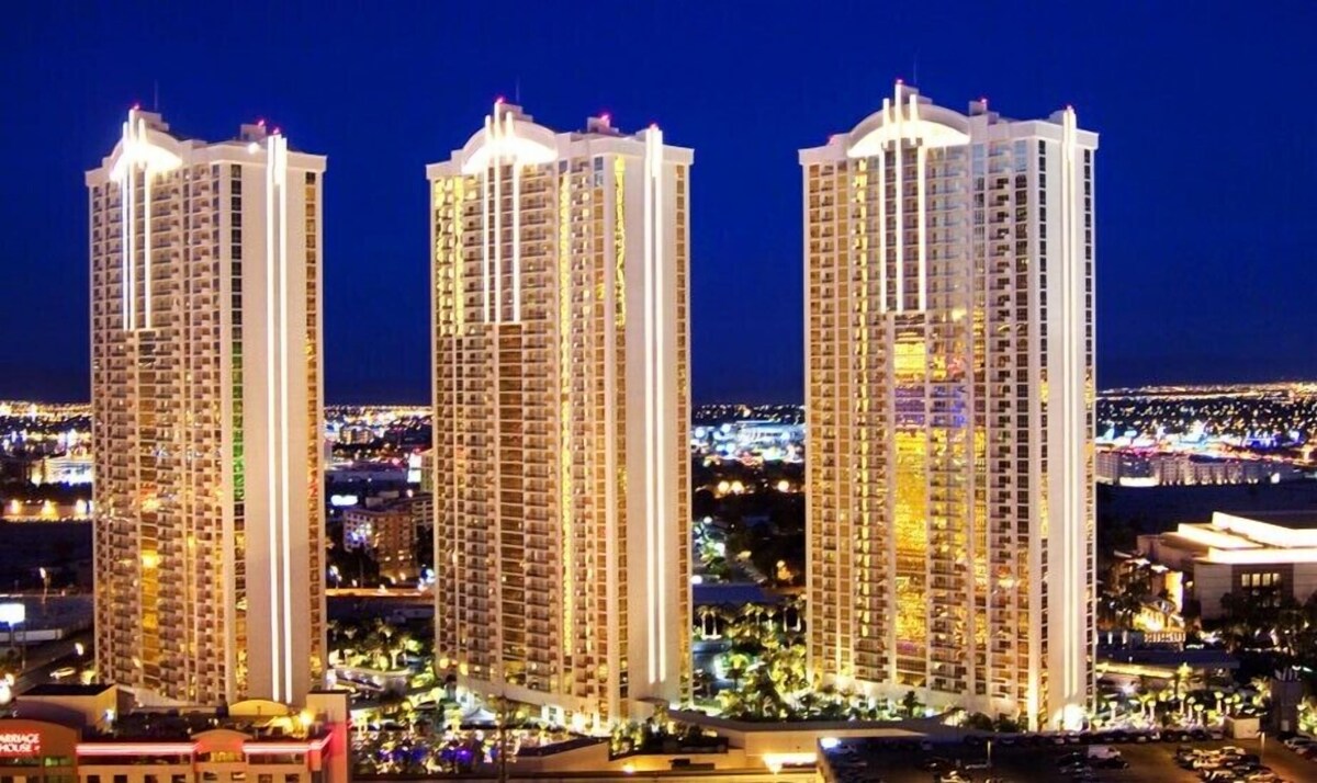 Best Rates In Vegas MGM Signature 1 Bedroom 2 Bathroom Strip View Suite