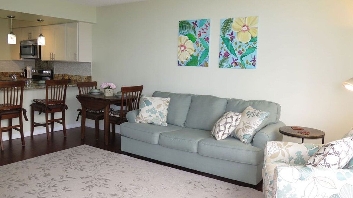 1 BR + Den ~ Ocean View ~ Pool, Internet, Cable