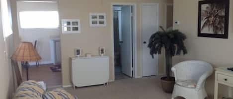 2 couches, cable TV, wiFi, extendable table for guest.
