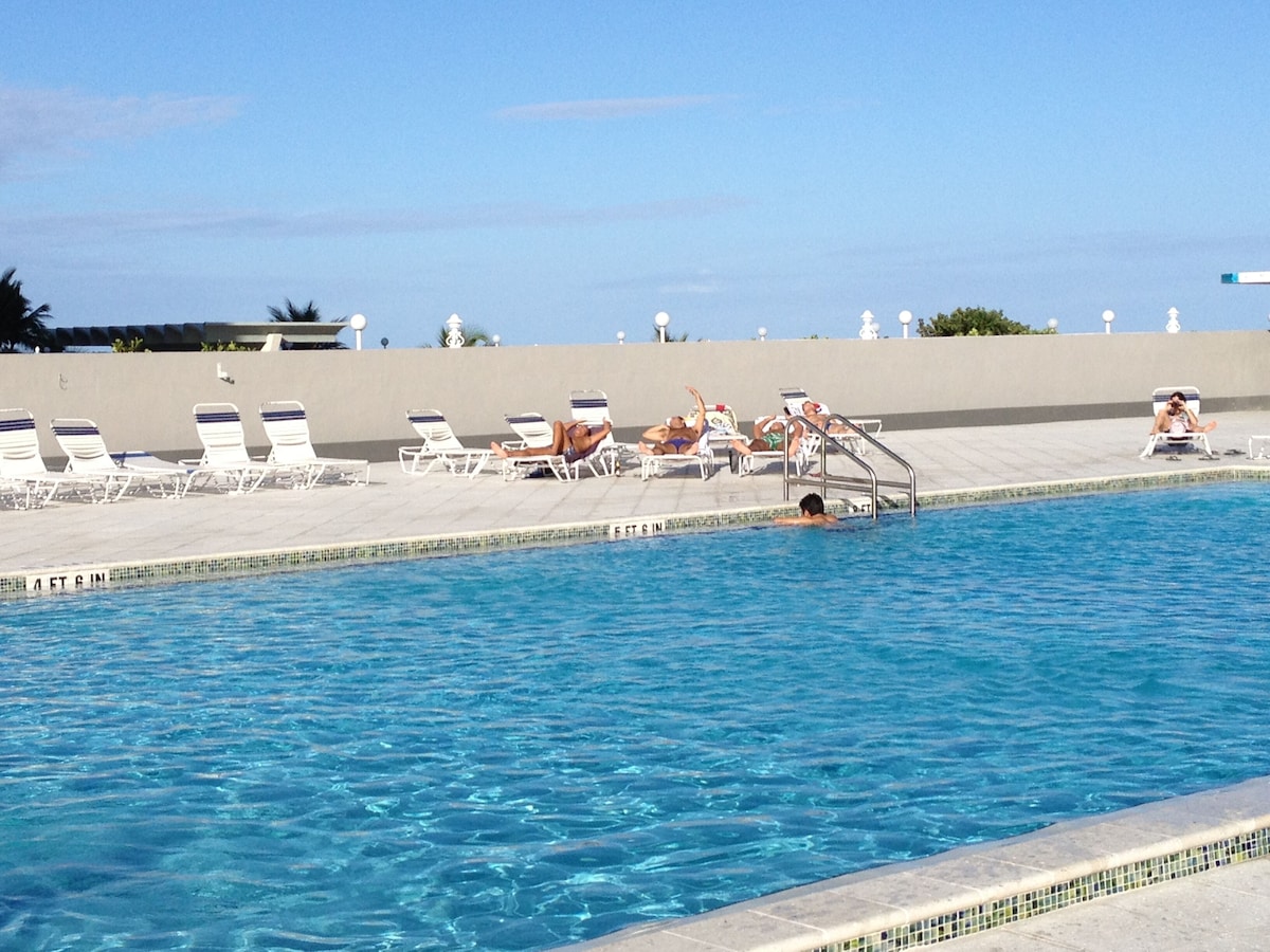 Direct BeachFront Views in Central Location Between South Beach and North Beach