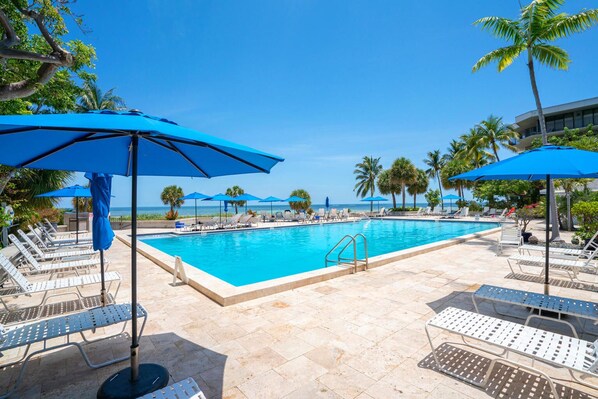 Ahhh - The Pool (heated) With Ocean In Background