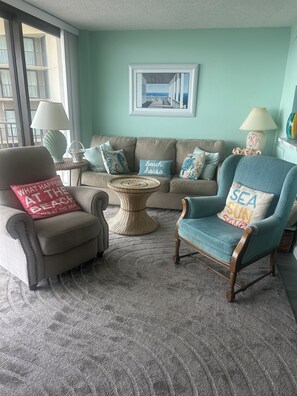 Living room beautiful ocean view, Queen size sofa bed
