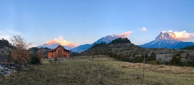 Oasis de tranquilidad con impresionantes vistas al pie de la Peña Montañesa