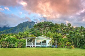 Hanalei HMBC Mountain View 1 - The little Hanalei oasis on the bay.