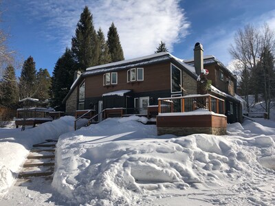 2 level condo in quiet East Vail